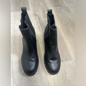 MIA Jody Lug Sole Chelsea Boot